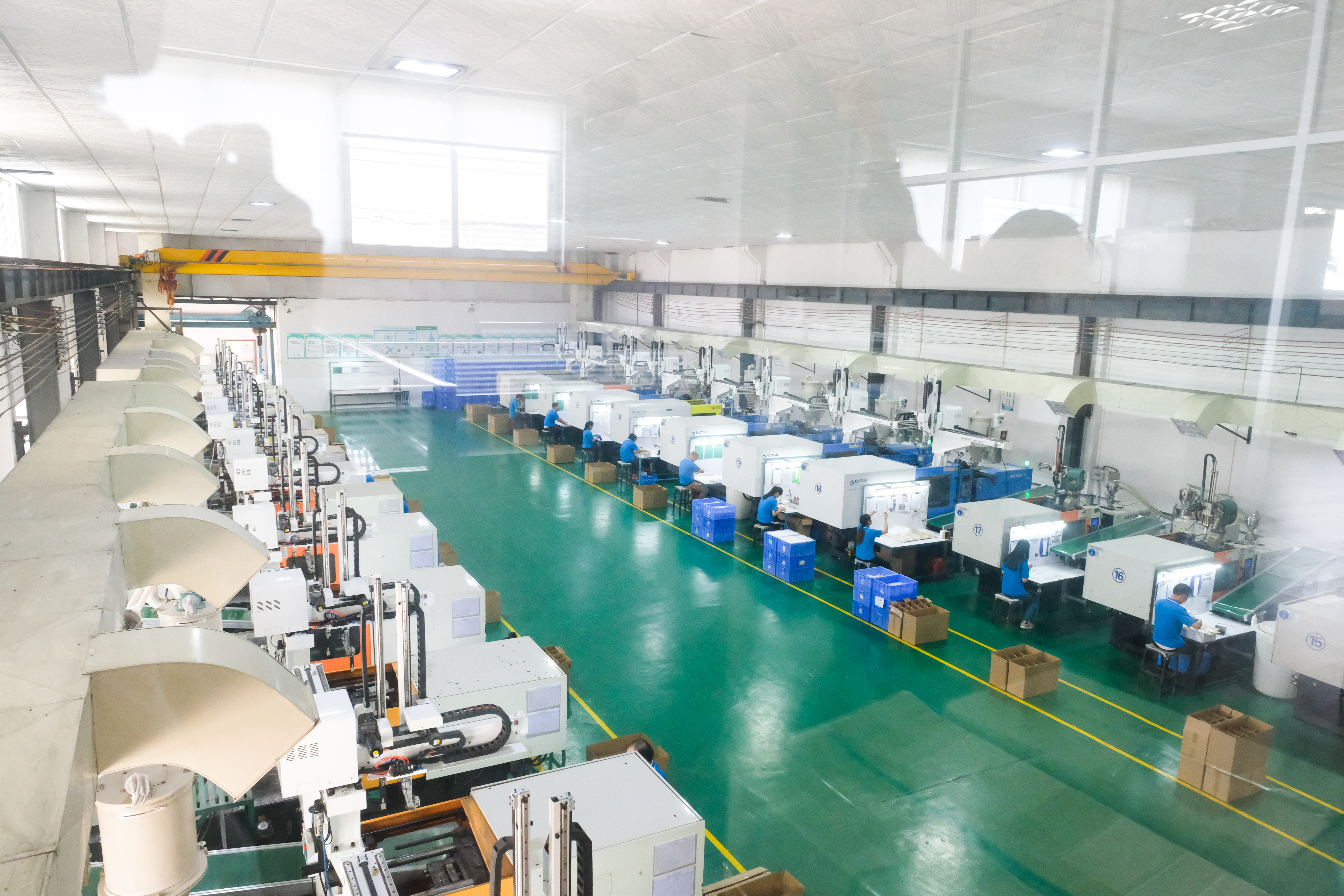 九州(中国)模具兆能注塑模具车间注塑机台展示