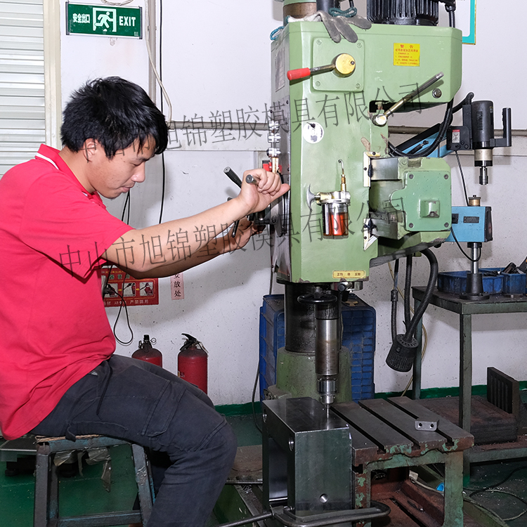 九州(中国)注塑模具生产厂家车床车间